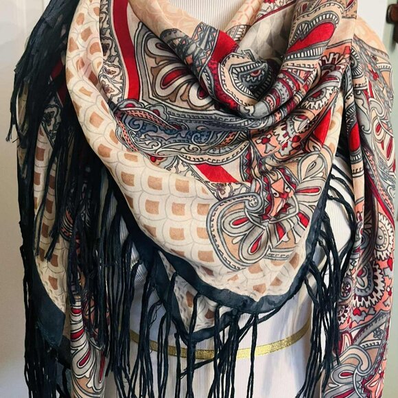 Vintage Bohemian Fringe Shawl — Paisley & Geometric Fusion (130 × 130 cm) - Picture 16 of 16